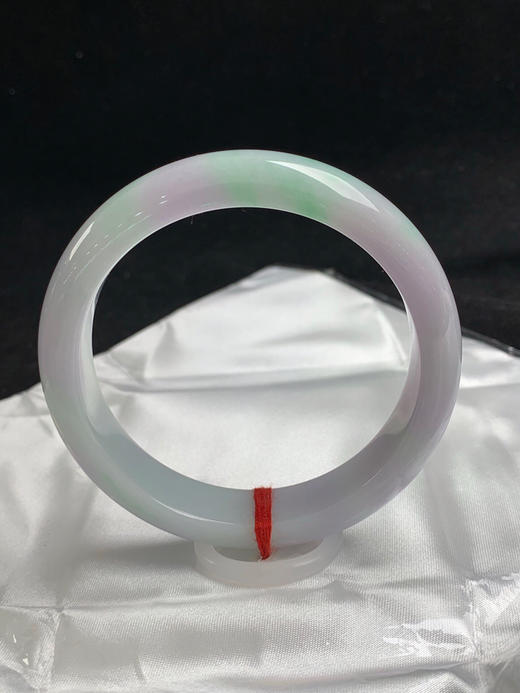 612586，58.5圈口，细糯春彩正圈平安镯，细糯有水，紫底飘绿 商品图0