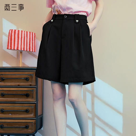 两三事 墨语锋歌 2025夏季新款时尚爱心纽扣裙裤高腰短裤女 商品图0