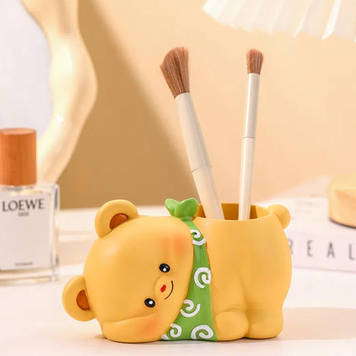 【黄油小熊，装饰摆件系列】可爱小熊笔筒收纳摆件 学习学生教师节礼物笔筒 儿童书桌装饰品-QQ 商品图1