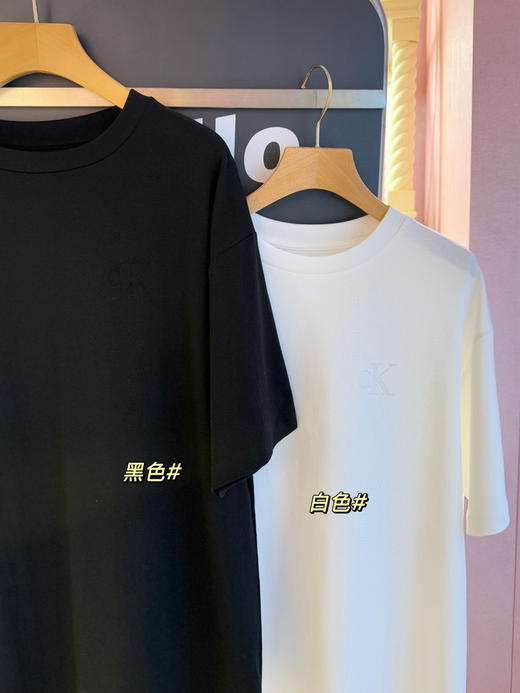 CK Jeans男士简约浮雕字母纯色休闲圆领短袖T恤 商品图8