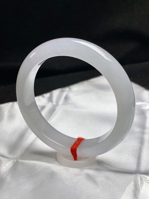 612600，57.7圈口，白冰正圈平安镯，清爽白月光，冰润有光感 商品图2