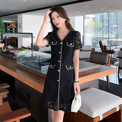奢姿大码女装2025夏季气质镂空蕾丝连衣裙胖妹妹假口袋V领裙子9952869335 商品图0