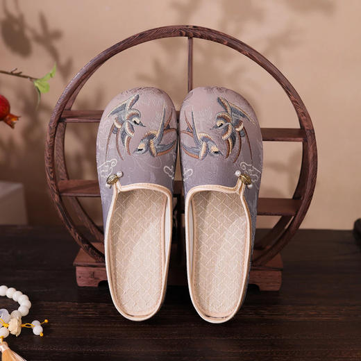 喜上眉梢 国货品牌祥福云新中式刺绣舒适百搭时尚中国风防滑轻便软底小跟鞋拖鞋 商品图1