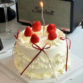 『甜甜ins风』简约浪漫草莓生日蛋糕