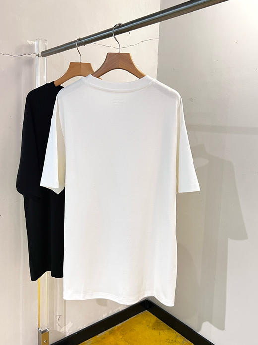 CK Jeans男士简约浮雕字母纯色休闲圆领短袖T恤 商品图5