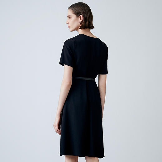 EITIE爱特爱夏新款气质大方通勤撞色收腰显瘦连衣裙7807517 商品图4