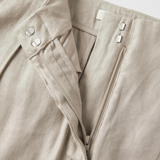 ROMI STUDIO“清凉度夏”百搭透气棉麻褶饰直筒奶茶色休闲裤K3735 商品图3