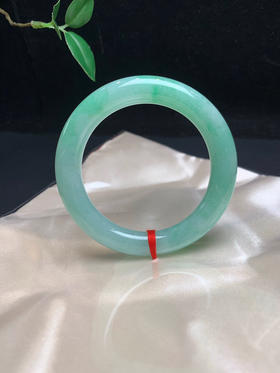 612598，54.8果绿底圆条，满圈带绿底。干净清爽