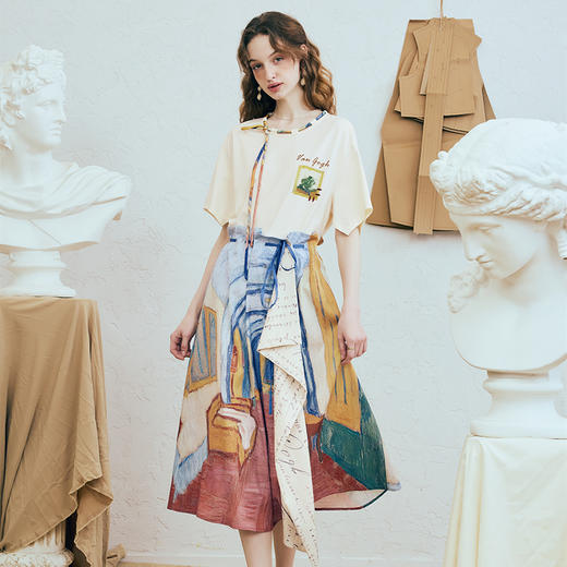 两三事梵高文艺 弦外智音 2025夏季新款彩绳绑带领印花短袖t恤女 商品图2