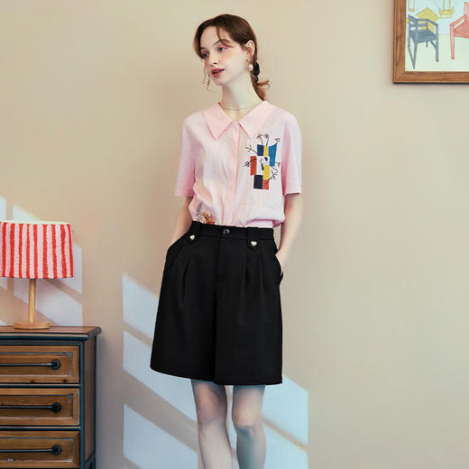 两三事 墨语锋歌 2025夏季新款时尚爱心纽扣裙裤高腰短裤女 商品图2