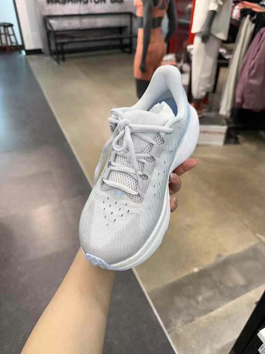 安德玛⚠️女士厚底款运动鞋💥💰699✈️👟减震防滑耐磨，轻便透气运动鞋、脚感舒适！ 商品图1