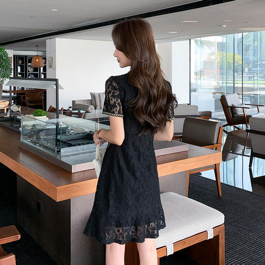 奢姿大码女装2025夏季气质镂空蕾丝连衣裙胖妹妹假口袋V领裙子9952869335 商品图3