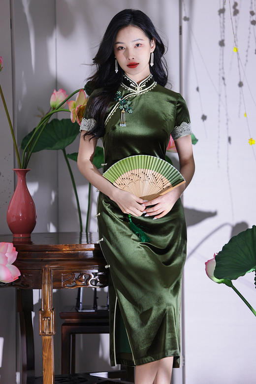 逸红颜明月优选<爆款二团>#影视剧《守护者们》同款旗袍『露荷』纯手工高定款醋酸丝绒，全开襟定制花扣 商品图10