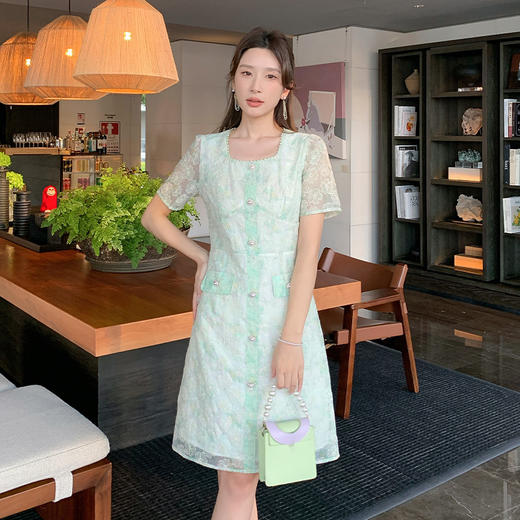 奢姿大码女装2025夏季减龄碎花时尚连衣裙胖妹妹绣花设计方领裙子9952869289 商品图1