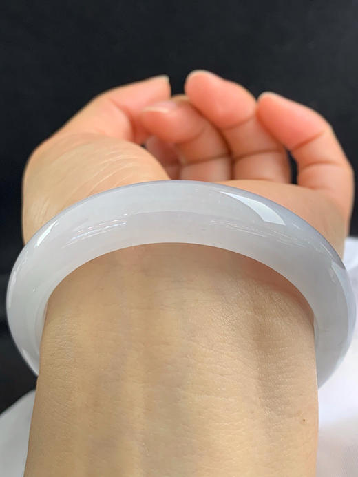 612600，57.7圈口，白冰正圈平安镯，清爽白月光，冰润有光感 商品图4