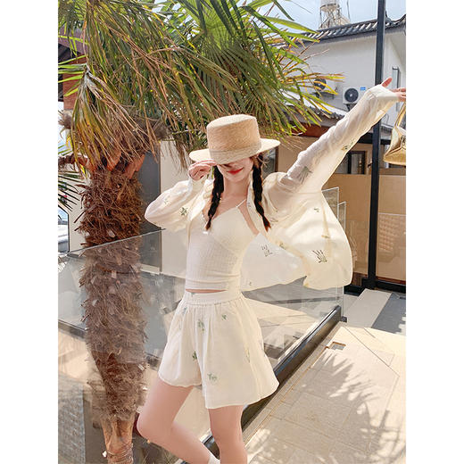 <曾小咸推荐>韩系清新一整套杏色绣花防晒衬衫短裤 商品图0