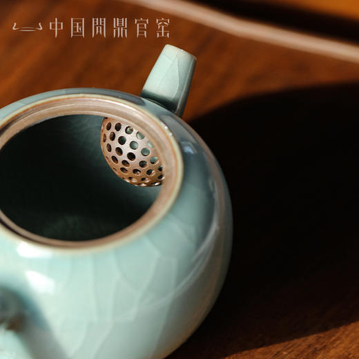 问鼎官窑卓鑫伟牛角款金瓜壶 商品图1