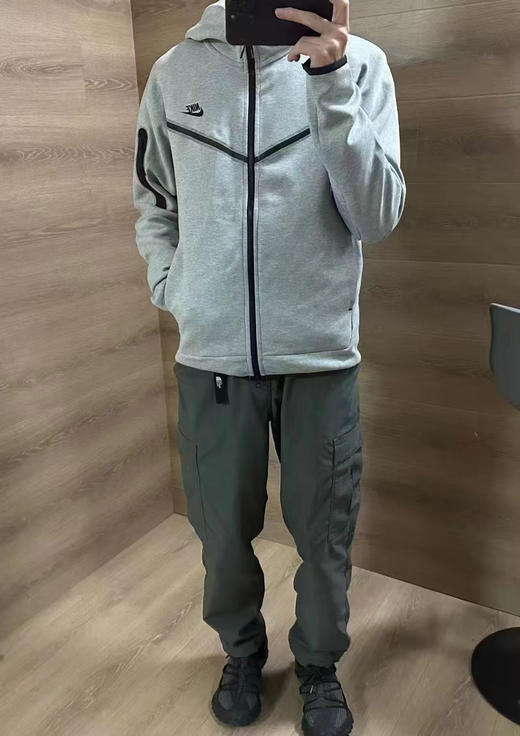 正品耐克Nike风行者拉链外套
标全保真 支持鉴定 爆火的drill风
经典永不过时 美版 人体流线设计
多处拼接 面料 压胶工艺
底部弹力收口 
黑色灰色S-XL 商品图6