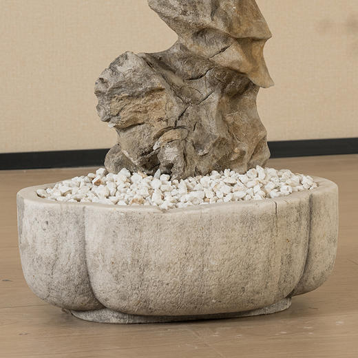 清 太湖石文房赏石配汉白玉海棠形赏盆 商品图3