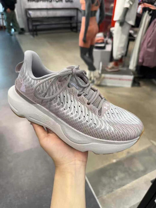 安德玛⚠️女士厚底款运动鞋💥💰699✈️👟减震防滑耐磨，轻便透气运动鞋、脚感舒适！ 商品图3