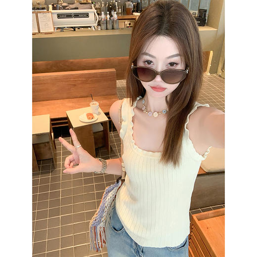 <曾小咸推荐>韩系3色木耳边修身显瘦吊带背心 商品图3