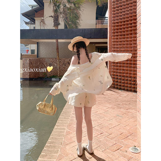 <曾小咸推荐>韩系清新一整套杏色绣花防晒衬衫短裤 商品图4