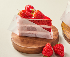 红丝绒慕斯切块