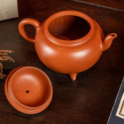 《三足如意壶》郭莉萍 正高级工艺美术师、工艺美术协会会员、江苏省工艺美术协会会员、实力派女陶艺家 商品图2