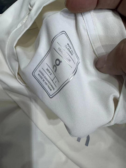 正品昂跑 夏季 无袖速干短袖 

S M L XL XXL 保真 黑白双色 

drytec 面料加持 上身真特么舒服啊 

夏季首款无袖T恤 商品图5