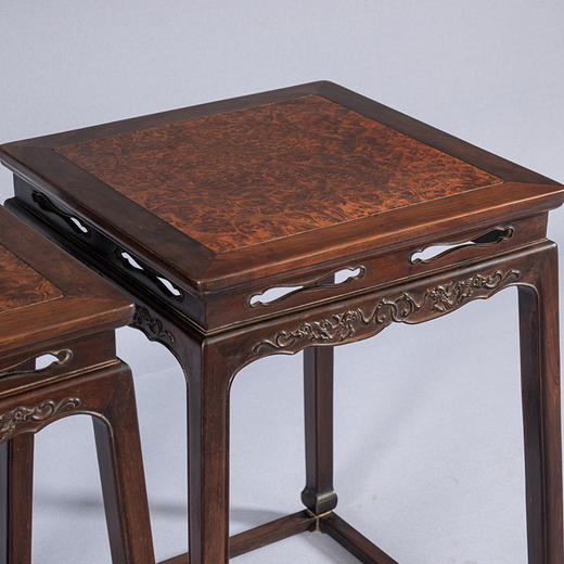 二十世纪 红木镶瘿木浮雕螭龙纹带托泥方香几（一对） 商品图2