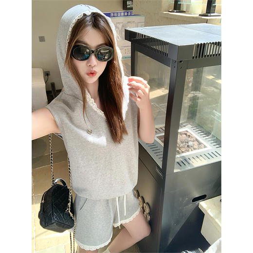 <曾小咸推荐>现连帽无袖上衣+短裤（休闲风套装）  商品图2