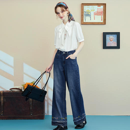 两三事 疾风步履 2025夏季新款复古绣花流苏裤脚口直筒牛仔裤女 商品图3