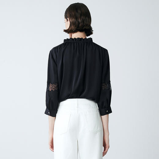 EITIE爱特爱夏季新款气质舒面蕾丝拼接V领黑色衬衫上衣7813515 商品图4