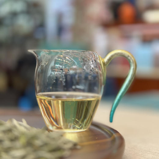 福鼎白茶｜【传家宝·白毫银针】2025乙巳蛇年开园首采老树银针，因其银白如雪肥壮似针故名，享有“白茶皇后”之赞誉，富含高茶氨酸高黄酮类等营养物质，香清甘活甜爽润醇～净重：500g/250g*2包*1箱 商品图4