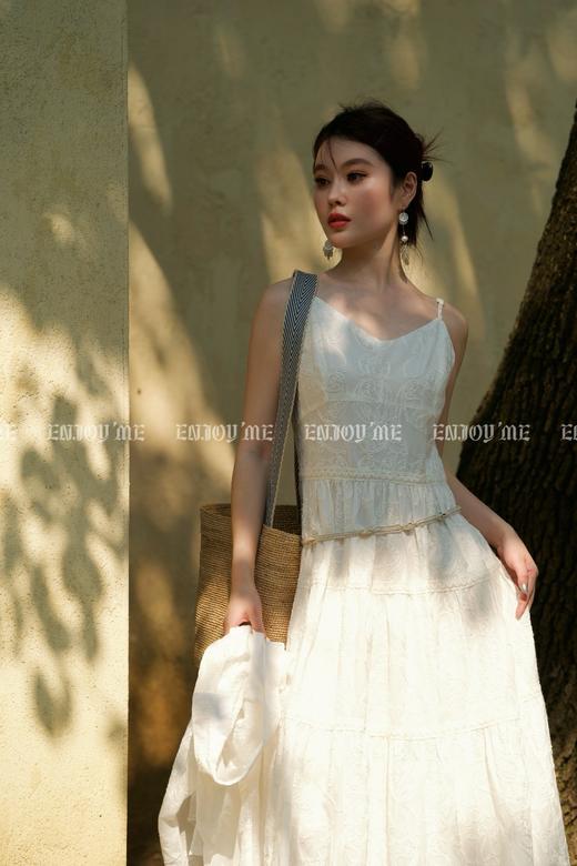 【门店同款】ENJOY夏季“悠然之境”刺绣花吊带裙 162253182 商品图2