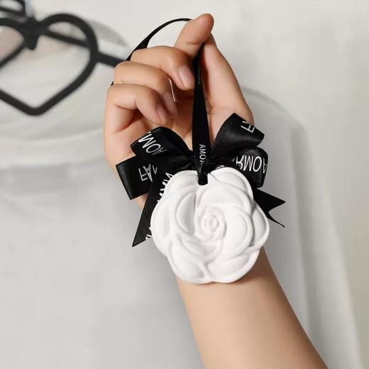 【清新怡人，持久香韵】山茶花衣柜香薰 衣橱30g石膏香片挂件芬芳 房间熏香女生车载香挂-QQ 商品图3