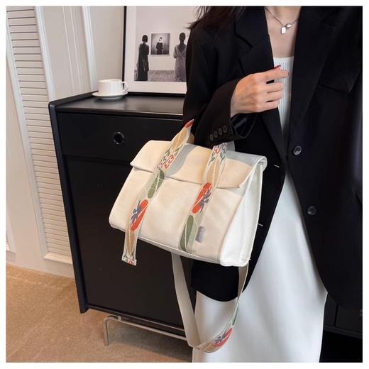 裁缝学苑AQ449简约休闲帆布大包包女新款流行百搭手提包时尚小众单肩斜挎包 商品图4