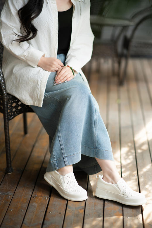 【一脚蹬  厚底小白鞋】👍❤️【🍀四叶草镂空】现货，跟高4厘米，鞋面环保牛皮，内里羊皮，鞋垫羊皮，鞋底橡胶大底，不易挤脚，包容显瘦，经典耐看 商品图8