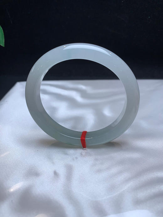 612597，53.3 冰底贵妃手镯，冰冰的，底妆干净清新 特别秀气 商品图3