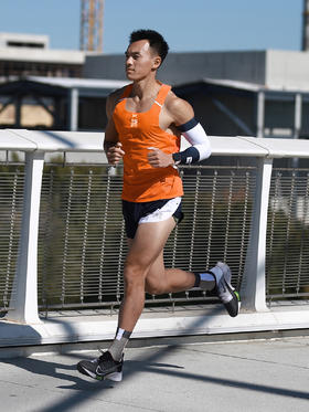  BODYWIT(身体智慧)男子天翼PRO马拉松背心