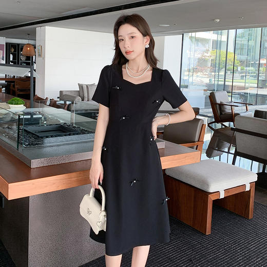 奢姿大码女装2025夏季时尚方领连衣裙胖妹妹气质蝴蝶结装饰裙子9952853212 商品图0