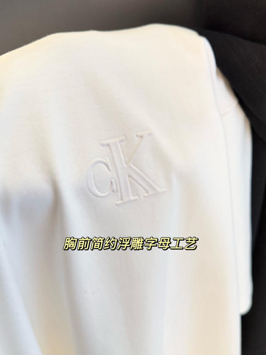 CK Jeans男士简约浮雕字母纯色休闲圆领短袖T恤 商品图14