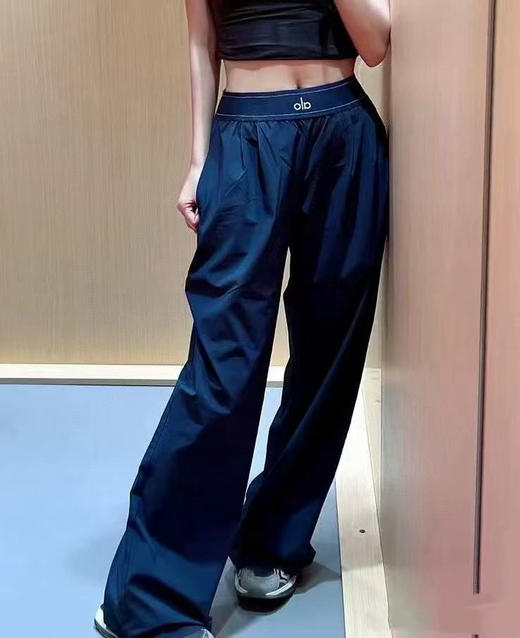 【有货 拍下改价】 ALO 三色 高腰  云朵质地的梭织休闲裤 商品图11