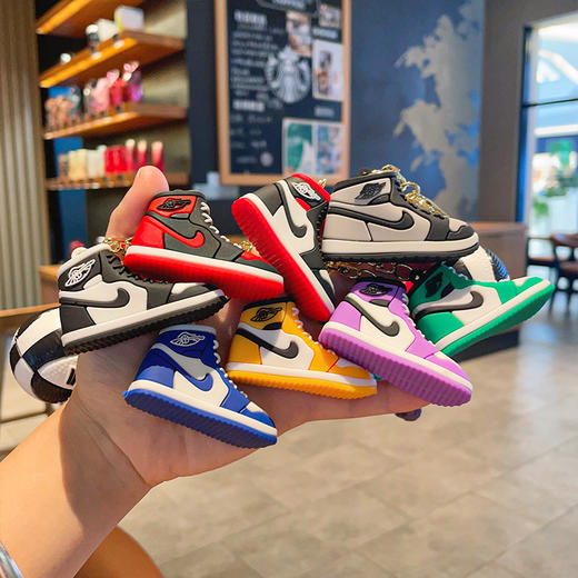 【创意设计，精致挂件】新款创意篮球球鞋钥匙扣 精致挂件 情侣书包汽车钥匙链 挂饰礼品-QQ 商品图3