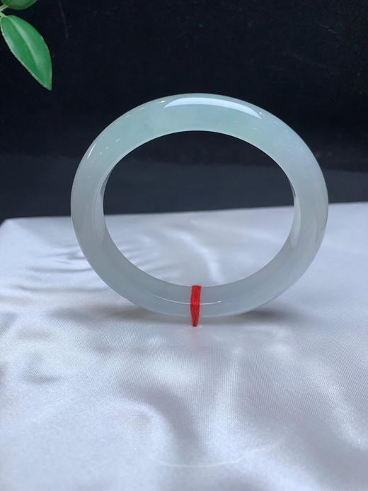 612597，53.3 冰底贵妃手镯，冰冰的，底妆干净清新 特别秀气 商品图1