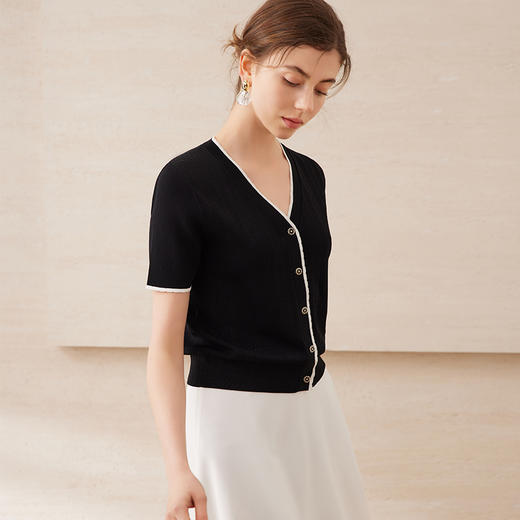 EITIE爱特爱时尚短袖针织衫女V领拼色修身显瘦上衣夏季新款B2501606 商品图3