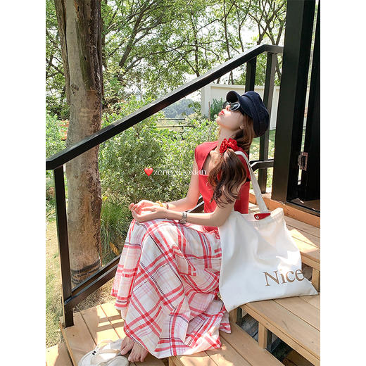 <曾小咸推荐>4.1现货秒杀！微信超特价！红格子半身裙 日常169.99 立减100 秒杀69.99！红色短袖秒杀49.99！白色短袖秒杀59.99！白色蕾丝短袖秒杀59.99！ 商品图1