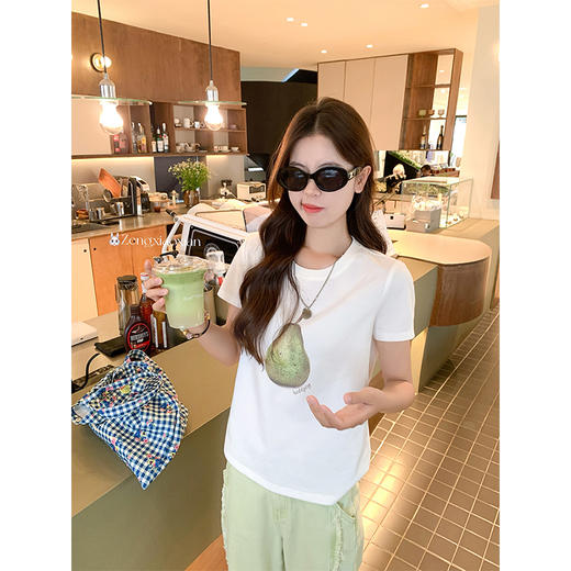 <曾小咸推荐>新品现货秒杀！卖完下架不再补 ！微信粉丝打折价！！ 雪梨印花短袖 日常99.99/件 立减40 秒杀59.99/件 毛边牛仔裤 日常199.99/件 立减110 秒杀89.99/件 商品图2