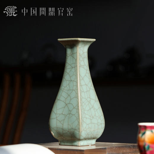 问鼎官窑铁胎金标四方瓶 商品图1