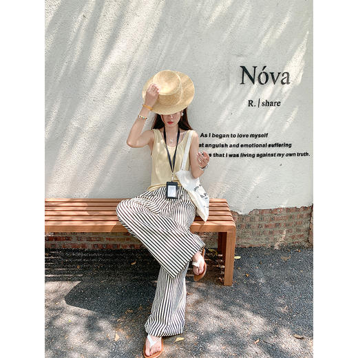 <曾小咸推荐>休闲百搭2色宽松显瘦U领背心 商品图4